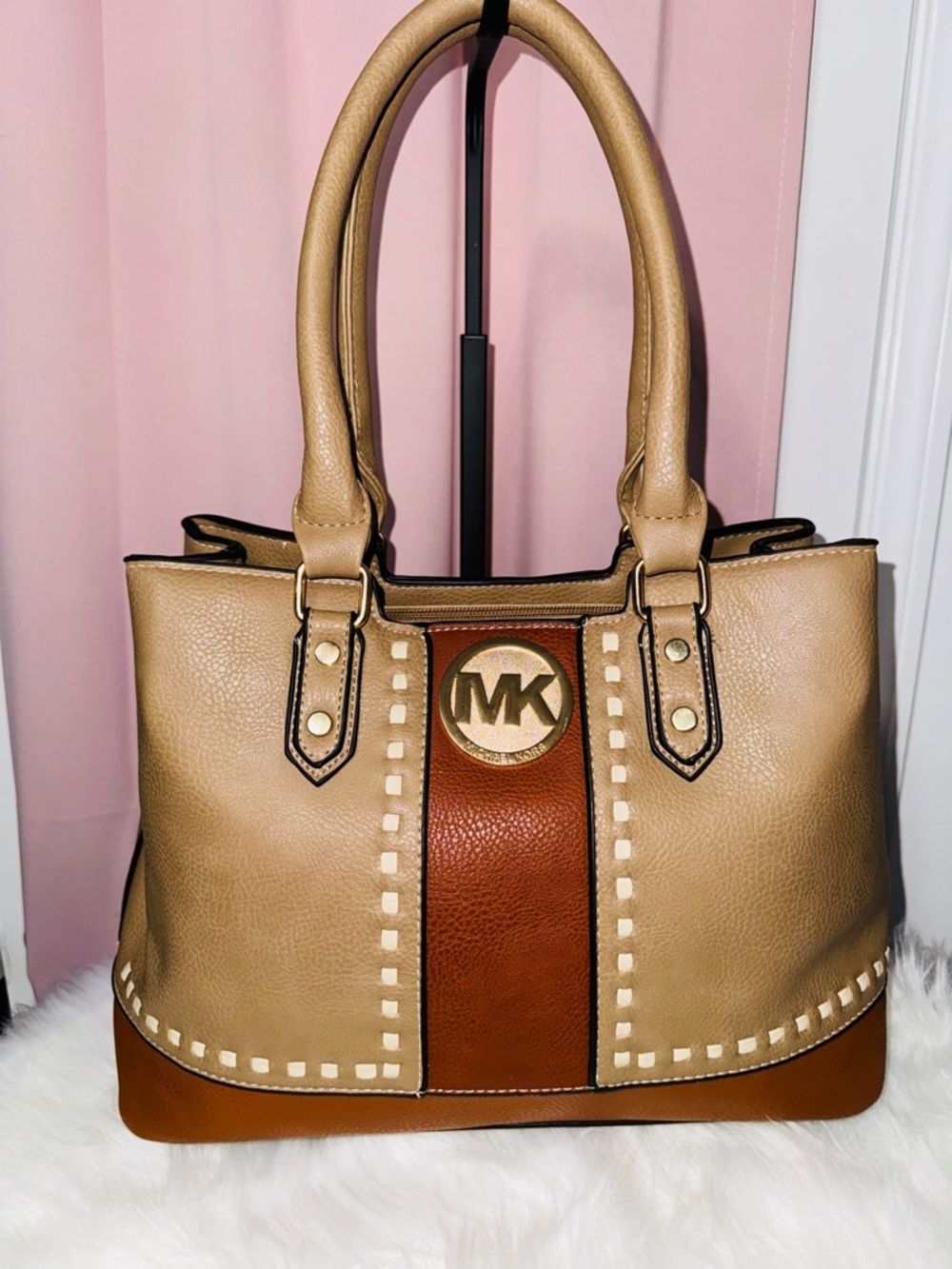 Authentic Michael Kors shoulder bag in a gorgeous tan + deep brown